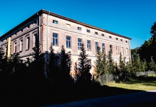 Buitenaanzicht van landhuis Rossin, © Verein Schlösser und Herrenhäuser MV / Lars  Schoenherr