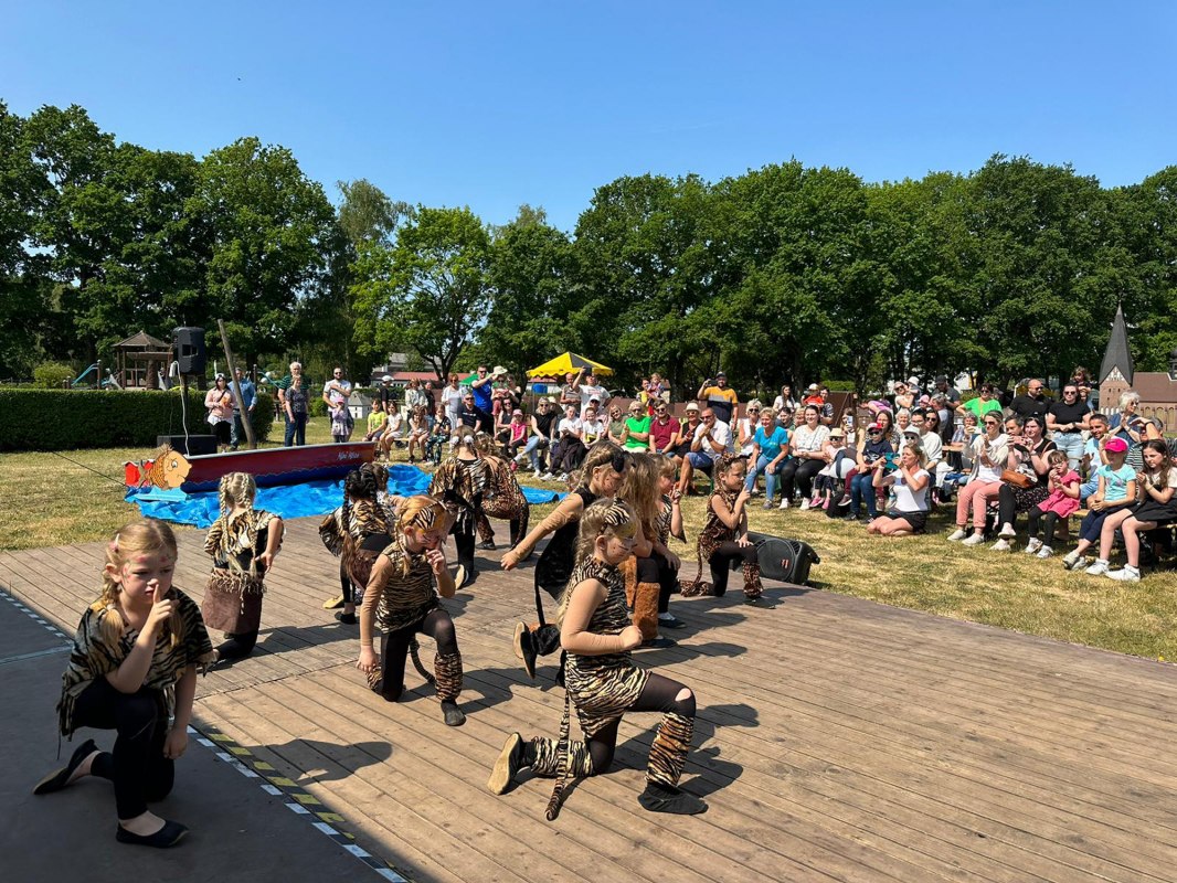 Children's festival in the miniature town of B&uuml;ttzow // &copy; Peter Schmidt