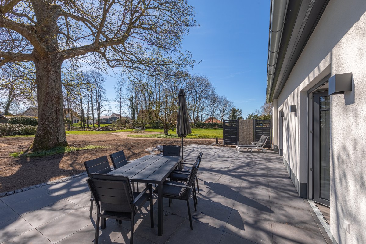 umeblowany taras // &copy; Andr&eacute; Pretzel