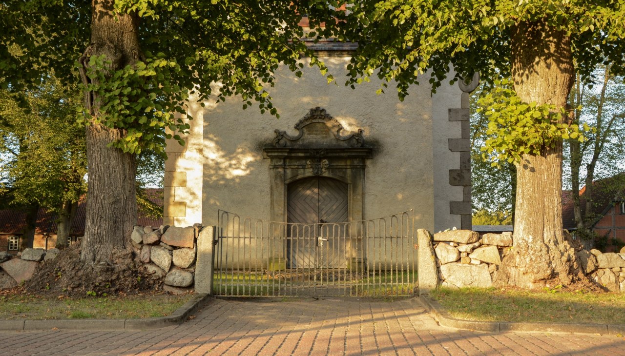 Portal kościoła w Warlitz, © Tourismusverband Mecklenburg-Schwerin e.V. Portal kościoła w Warlitz, © Tourismusverband Mecklenburg-Schwerin e.V.