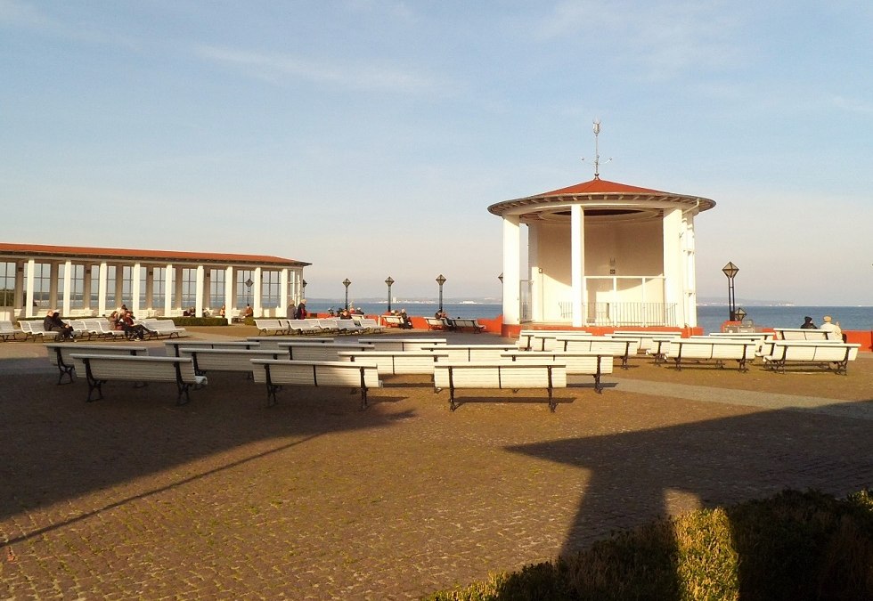 Muziekpaviljoen en kuurplein in de kustplaats aan de Oostzee in Binz, © Tourismuszentrale Rügen