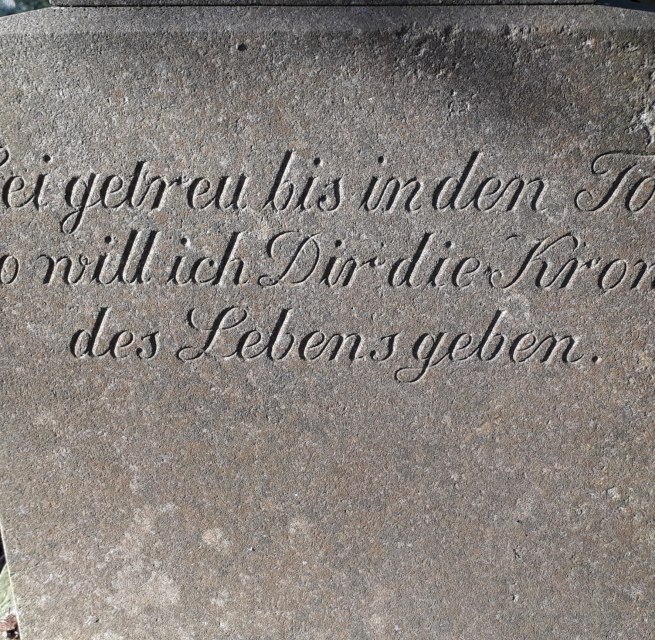 Grafschrift op de begraafplaats van St. Jürgen // © Angela Pfennig Grafschrift op de begraafplaats van St. Jürgen // © Angela Pfennig