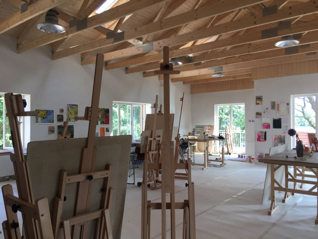 Duże studio z dużym tarasem bezpośrednio nad jeziorem // © Gutshaus Woserin / Sabine Puschmann Duże studio z dużym tarasem bezpośrednio nad jeziorem // © Gutshaus Woserin / Sabine Puschmann