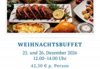 Festlich gedeckter Tisch mit traditionellen Weihnachtsgerichten, Salaten und süßen Leckereien, ansprechend arrangiert. // © spreepiraten® Festlich gedeckter Tisch mit traditionellen Weihnachtsgerichten, Salaten und süßen Leckereien, ansprechend arrangiert. // © spreepiraten®