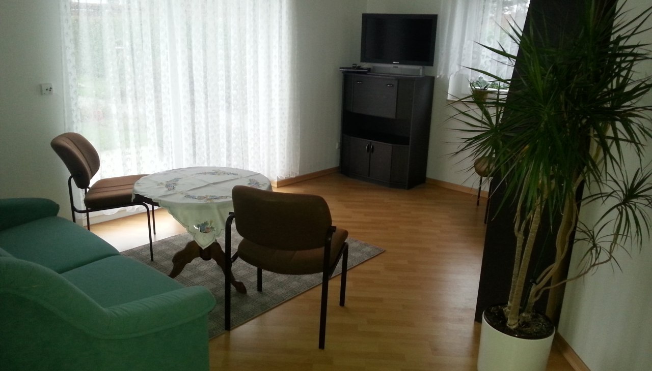 Mieszkanie na parterze przystosowane dla os&oacute;b niepełnosprawnych, prysznic, zmywarka, grill, kuchenka, mikrofal&oacute;wka, ekspres do kawy, czajnik, toster itp., &copy; Ferienwohnung Erdgeschoss