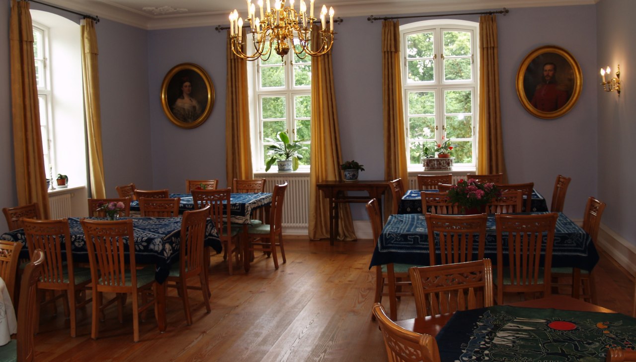 De grote hal in het landhuis van Kasteel Kölzow, © Landhaus Schloss Kölzow/Detlef von der Lühe De grote hal in het landhuis van Kasteel Kölzow, © Landhaus Schloss Kölzow/Detlef von der Lühe