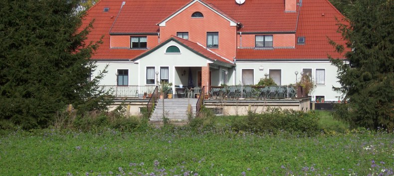 Herrenhaus Friedrichshof - Seeseite // © Herrenhaus Friedrichshof Herrenhaus Friedrichshof - Seeseite // © Herrenhaus Friedrichshof