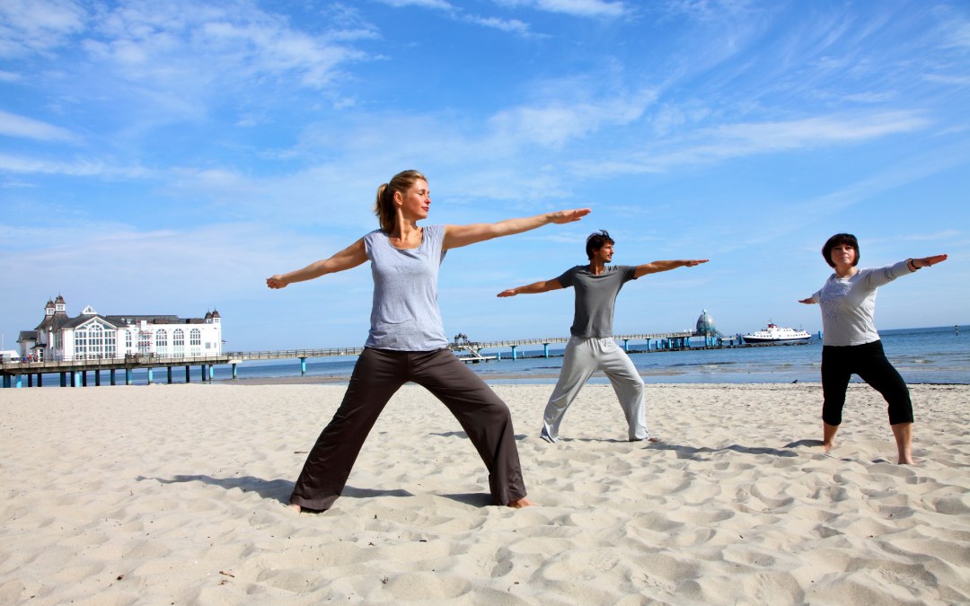 Yoga op het strand, © Jochen Tack, Hotel Bernstein