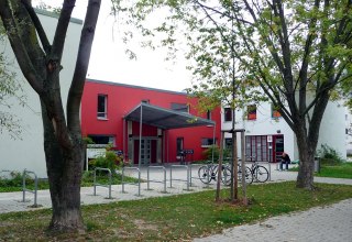 Buitenaanzicht van het gebouw in de Gorkistra&szlig;e, &copy; Sabrina Wittkopf-Schade