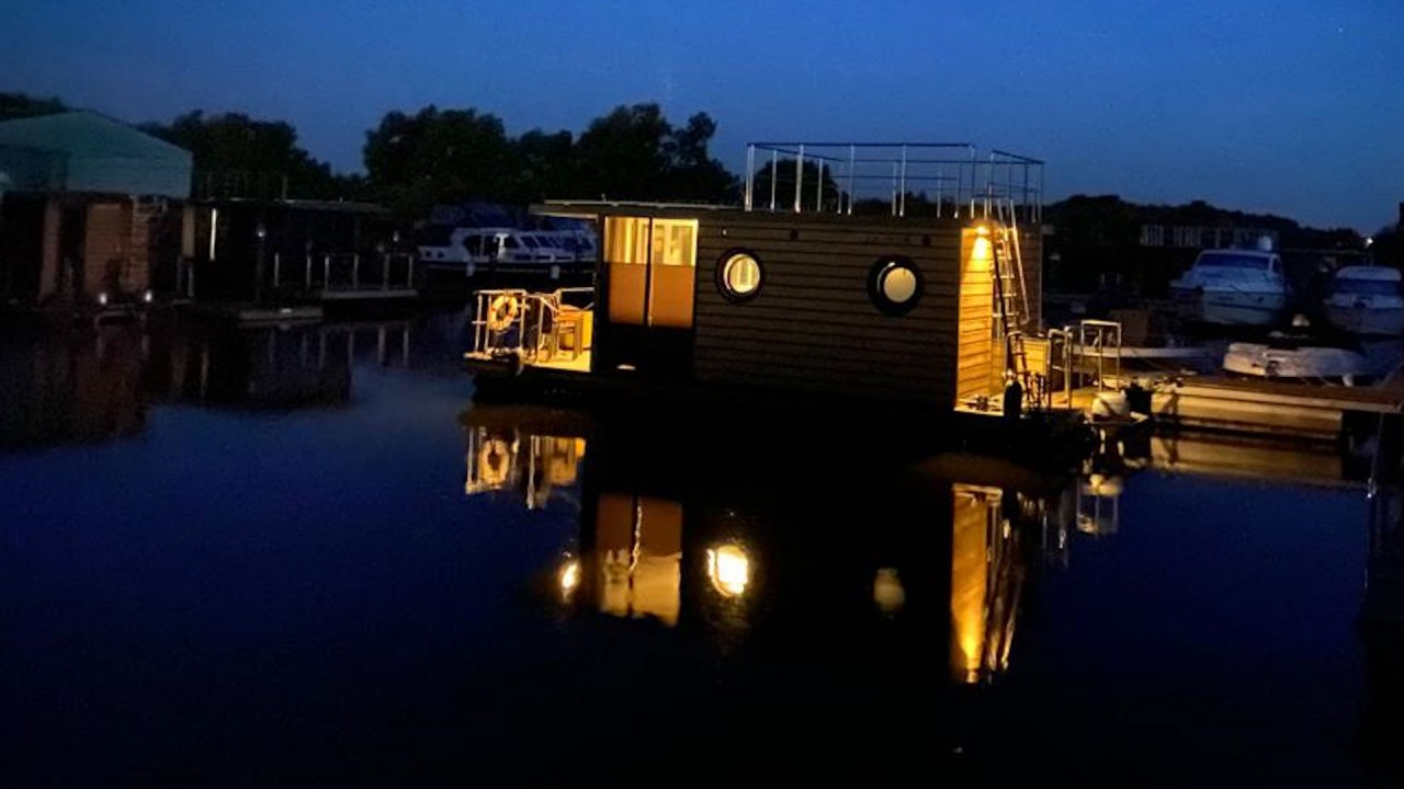 at night in the harbor // &copy; C. Kaufmann