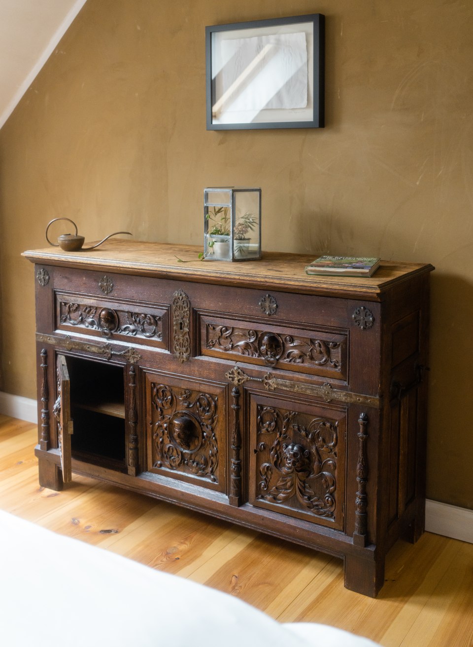 Chest of drawers and furnishings in the Zarchlin manor house, &copy; TMV/Gross