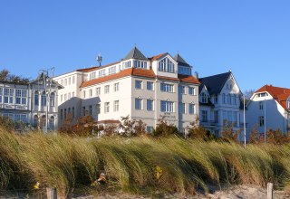Exterior view // &copy; Strandhotel Bansiner Hof