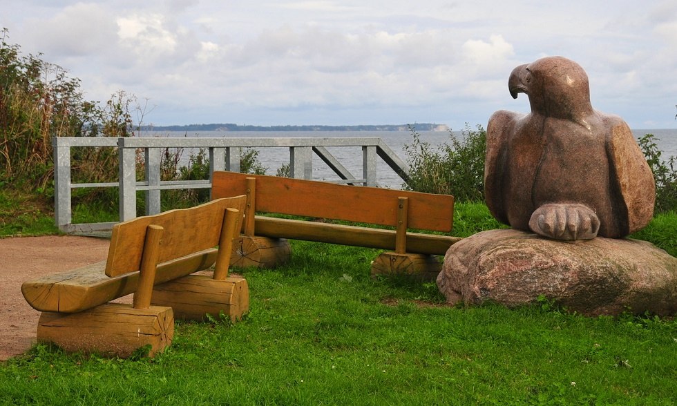 Ogrody spa Glowe z okrągłą ścieżką i rzeźbami // &copy; Tourismuszentrale R&uuml;gen