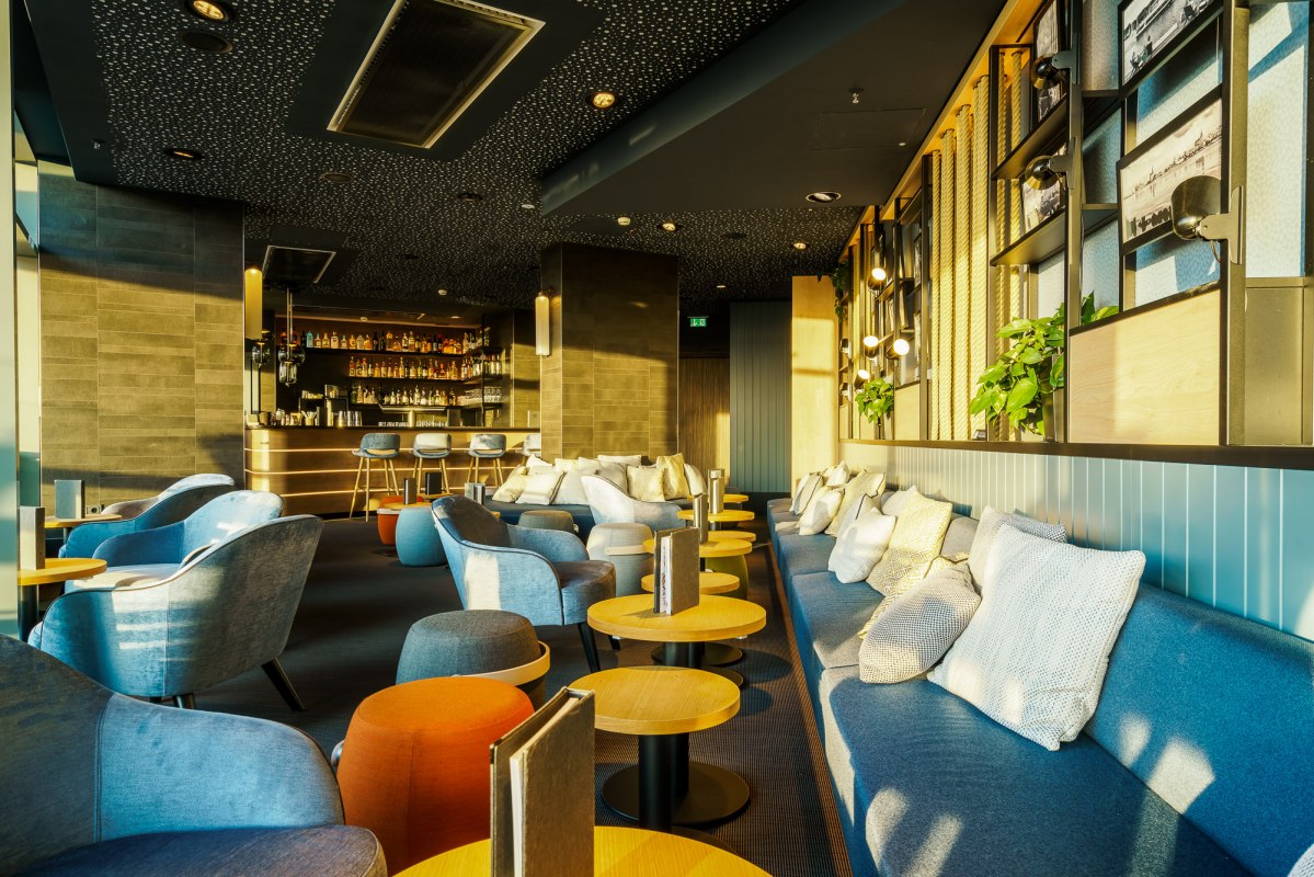 KAI40 bar op het dak // © Radisson Blu Hotel, Rostock KAI40 bar op het dak // © Radisson Blu Hotel, Rostock