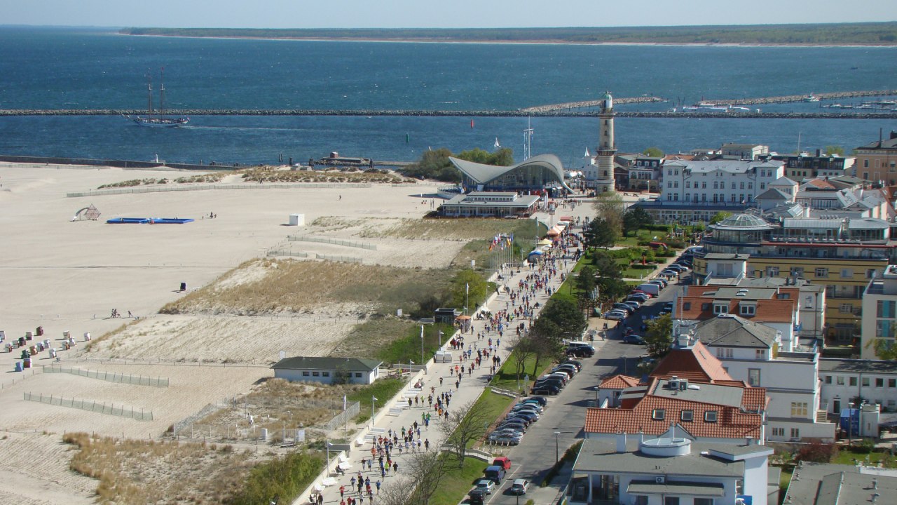 STOLTERA coastal forest run along the Warnem&uuml;nde promenade, &copy; SV Warnem&uuml;nde e.V.