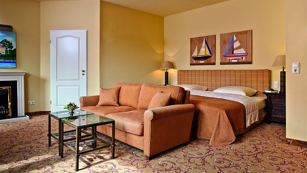 59 nowoczesnych i przytulnych pokoi w wiejskim stylu rozmieszczonych jest w kilku pensjonatach, © Seehotel Frankenhorst