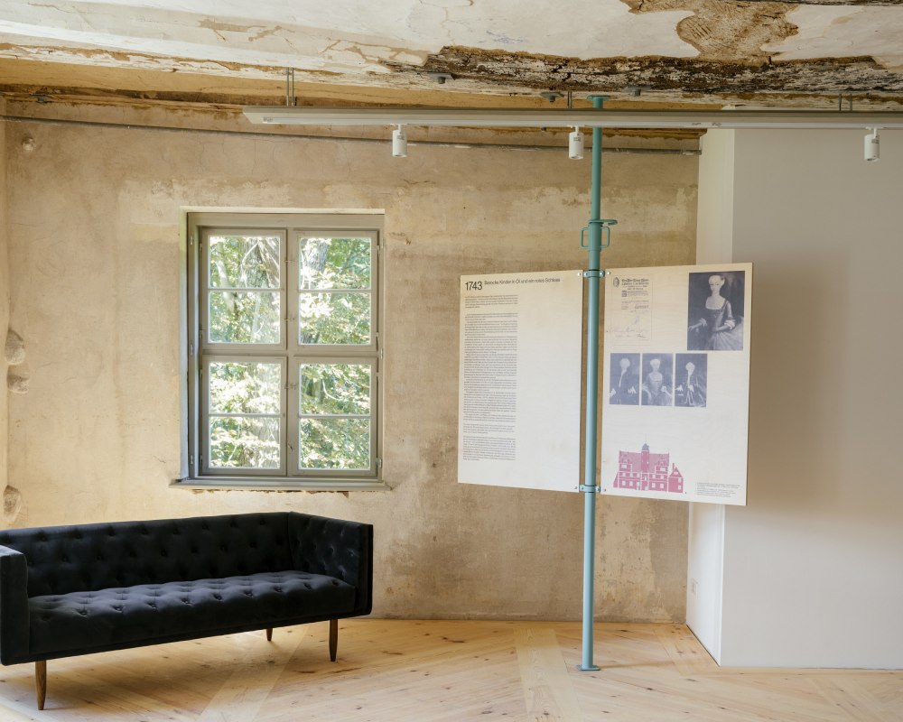 Tentoonstelling in de waterburcht Quilow // © Wasserschloss Quilow/Philipp Meuser Tentoonstelling in de waterburcht Quilow // © Wasserschloss Quilow/Philipp Meuser