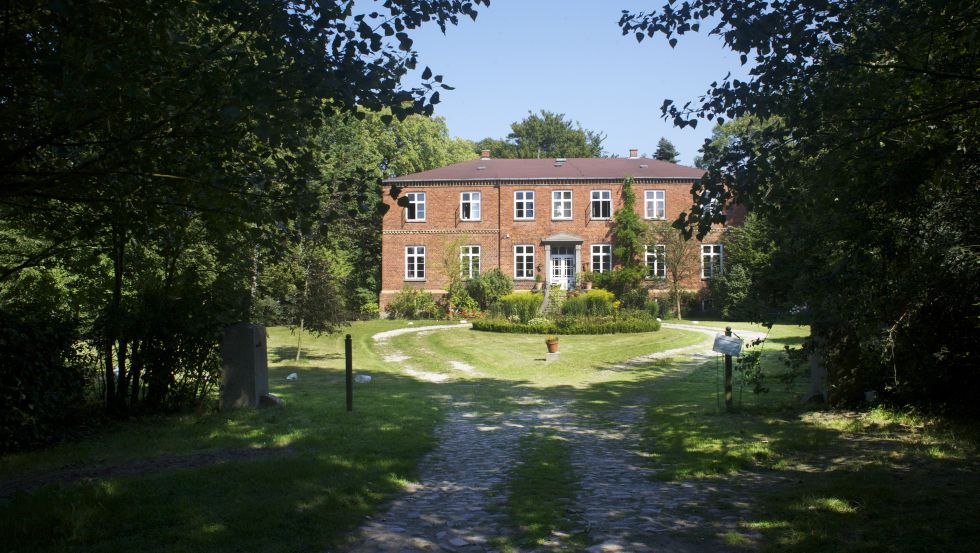 View of the manor house, &copy; Antonia Jacobsen