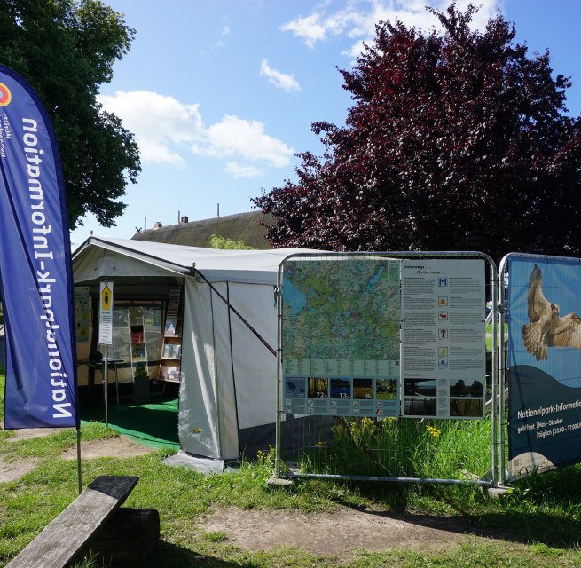 While the manor house is being renovated, the information center is located in a camper. // © Wiebke Döbbert While the manor house is being renovated, the information center is located in a camper. // © Wiebke Döbbert