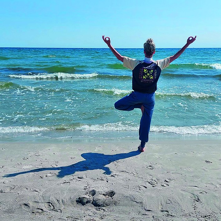 Yoga on the beach in Juliusruh // &copy; Margrit Freitag