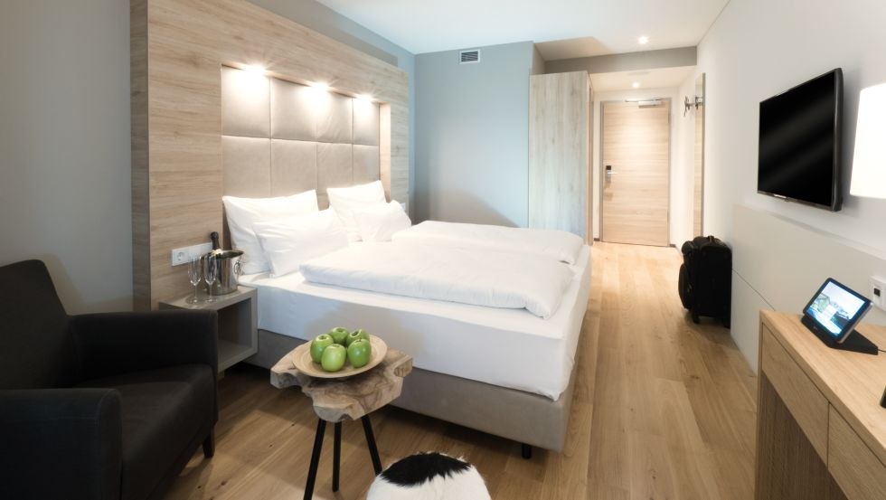 Standaard tweepersoonskamer in het Wonnemar Resort // © Wonnemar-Resort Wismar Standaard tweepersoonskamer in het Wonnemar Resort // © Wonnemar-Resort Wismar
