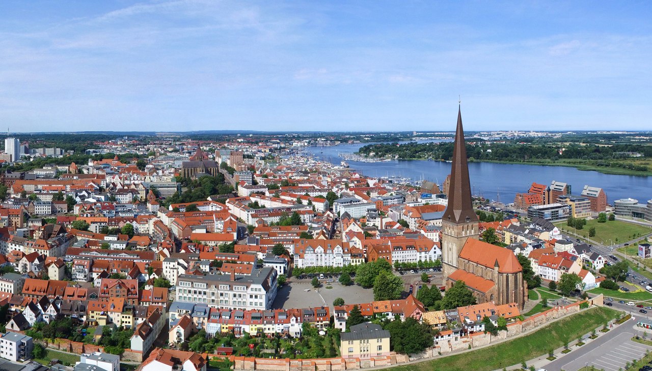 16_Luftbildpano_Rostock_Altstadt_Warnow_1920x1260_(c) Rostock Marketing_S. Krauleidis, © Rostock Marketing /S. Krauleidis