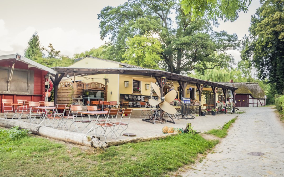 Fish restaurant in Gristow directly at the harbor