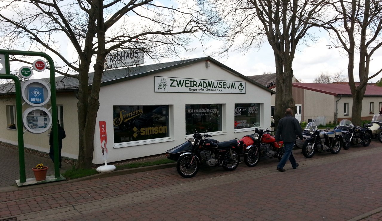 Welcome to the Zweiradmuseum M-V // © Jürgenstorfer Oldtimerclub e.V. Welcome to the Zweiradmuseum M-V // © Jürgenstorfer Oldtimerclub e.V.