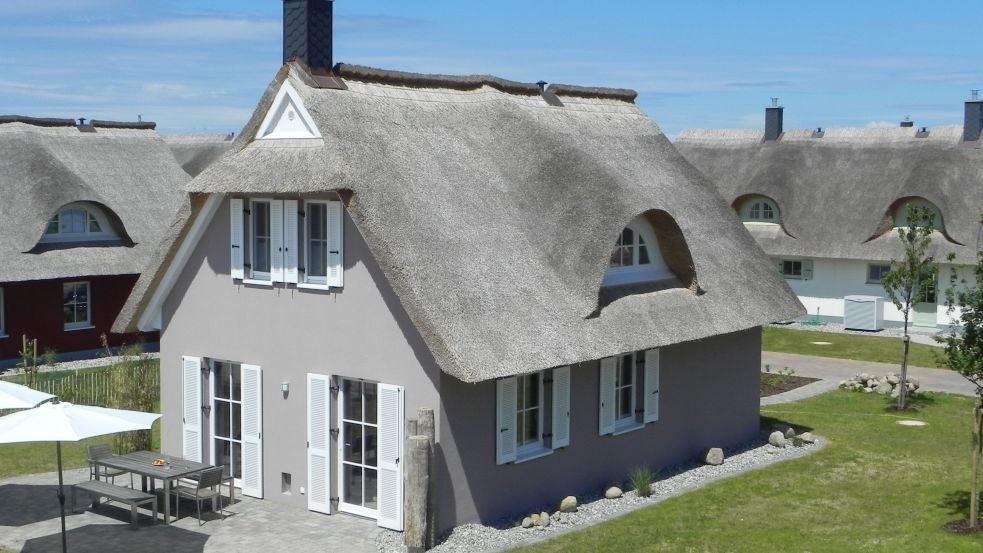 Dom wakacyjny na osiedlu trzcinowym w Zierowie // &copy; LaWieka Vermietungsagentur