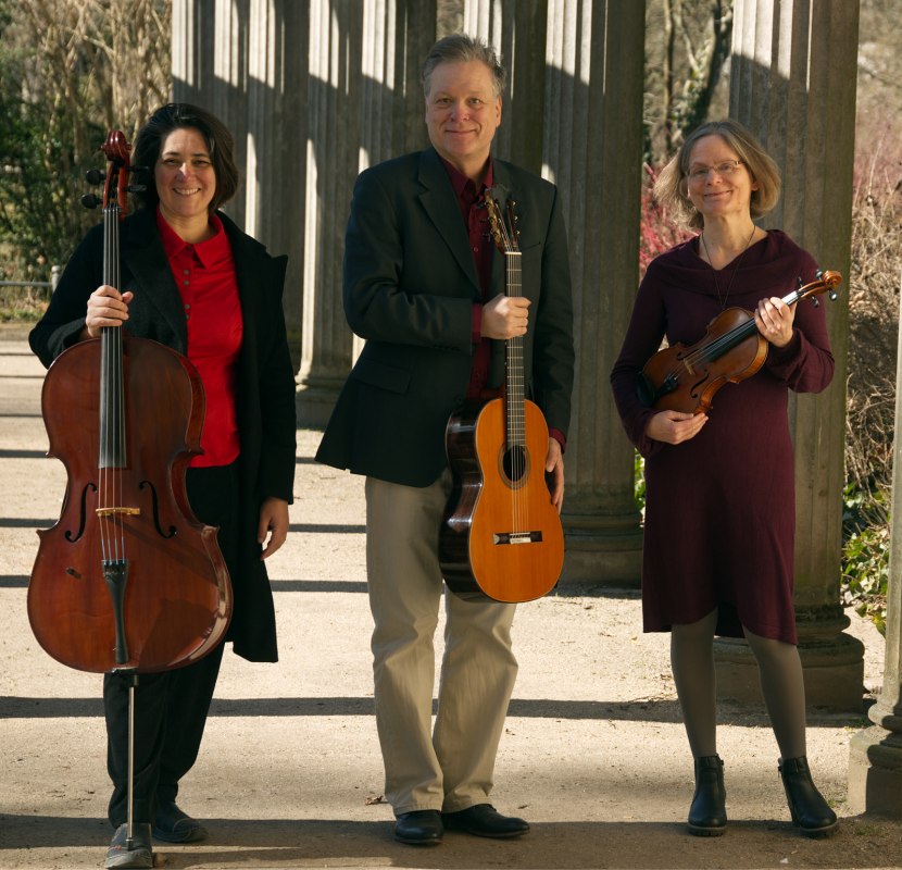 Friederike Templin &ndash; Violine, Emilia Garc&eacute;s &ndash; Violoncello und Michael Kornmacher &ndash; Gitarre // &copy; Musiker