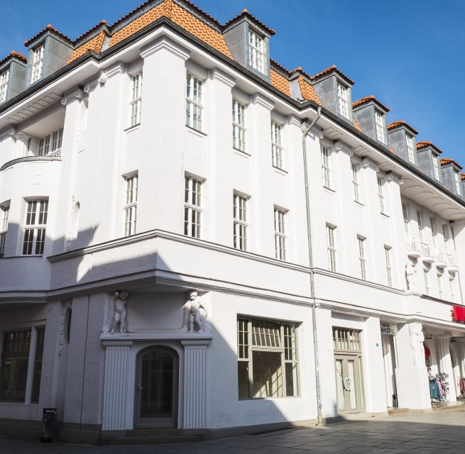 Exterior view sweet dream hostel // &copy; Daniel Stohl