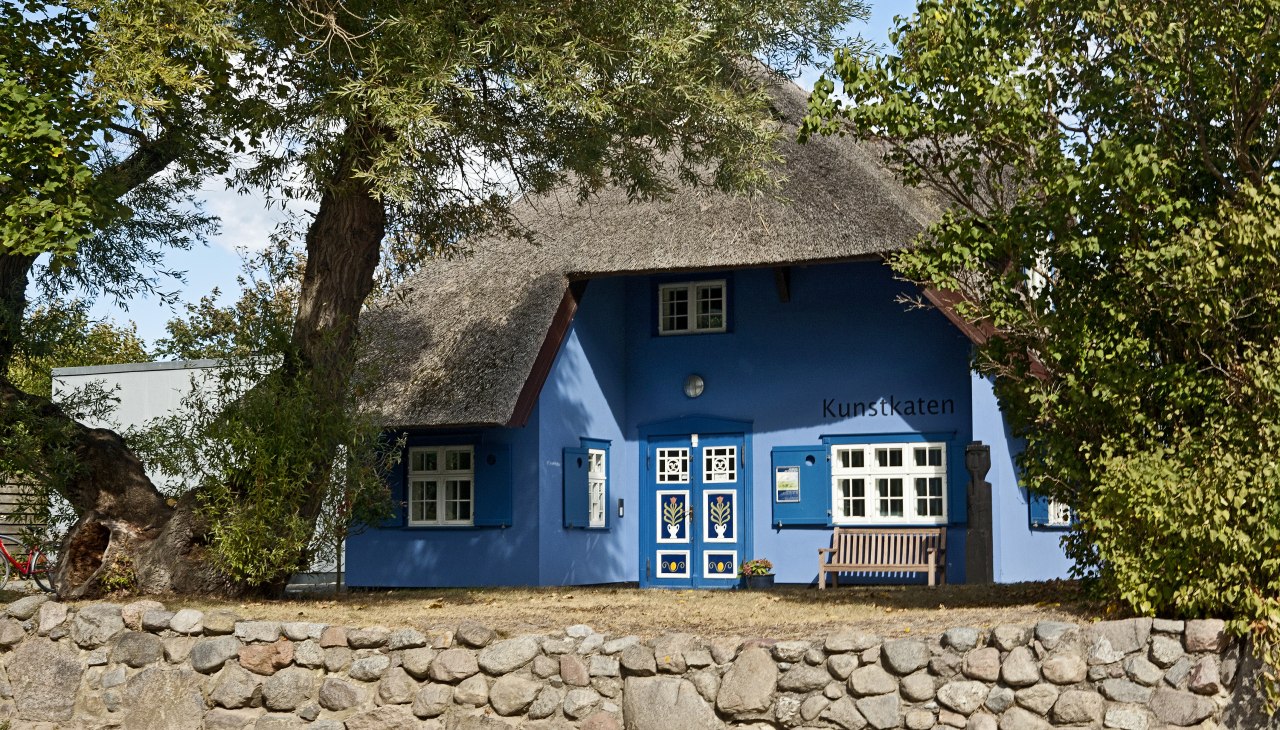 Galerij en evenementencentrum van kuurcentrum Ahrenshoop, © Kurverwaltung Ahrenshoop/voigt & kranz UG, Prerow Galerij en evenementencentrum van kuurcentrum Ahrenshoop, © Kurverwaltung Ahrenshoop/voigt & kranz UG, Prerow