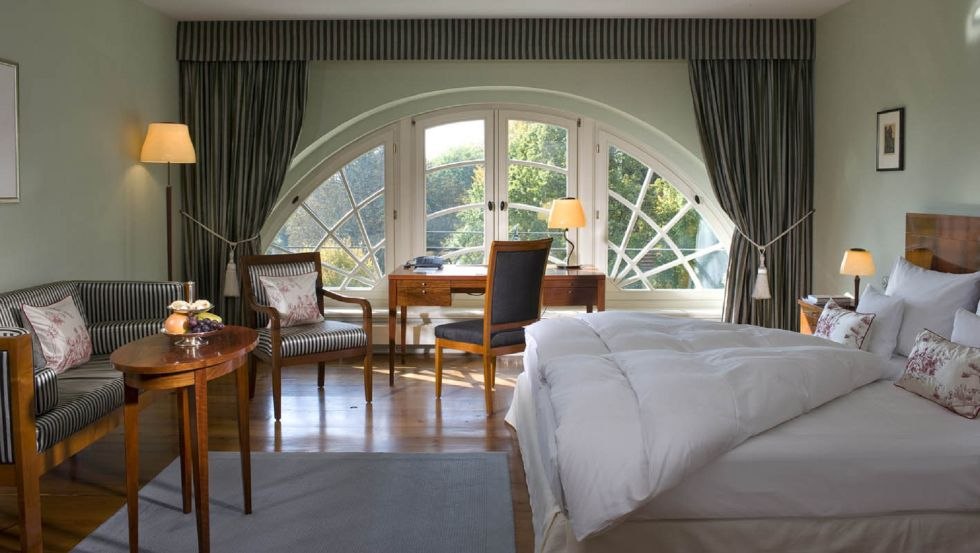 Reside stately in the double room #31 of the castle hotel Schlitz Castle // © Schlosshotel Burg Schlitz/Petra Stüning Photografie Reside stately in the double room #31 of the castle hotel Schlitz Castle // © Schlosshotel Burg Schlitz/Petra Stüning Photografie