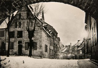 Blick aus dem Schwibbogen in die Lohgerberstra&szlig;e, 1917 // &copy; Geschichtswerkstatt Rostock e.V.