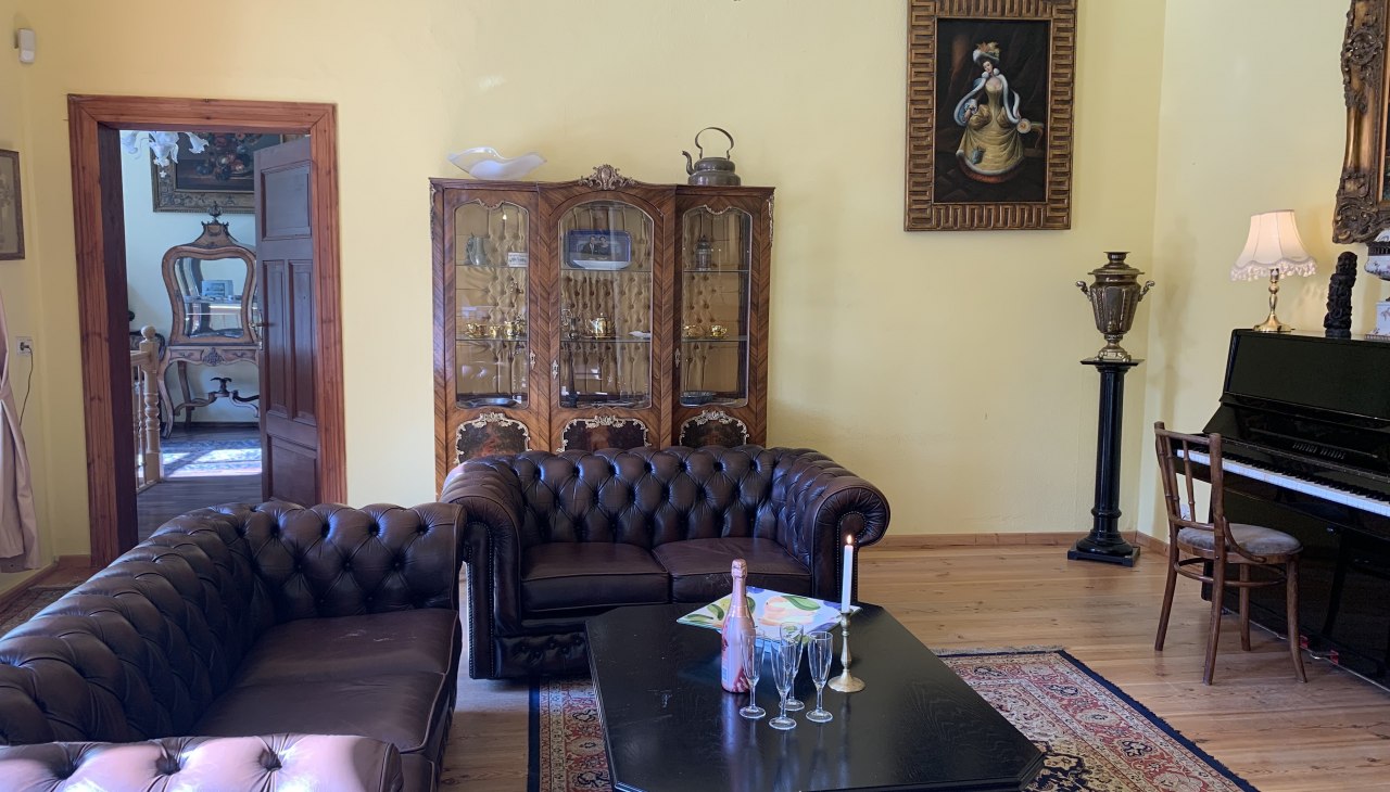 Piano room in Schmuggerow Castle, © Hellberg Domizil