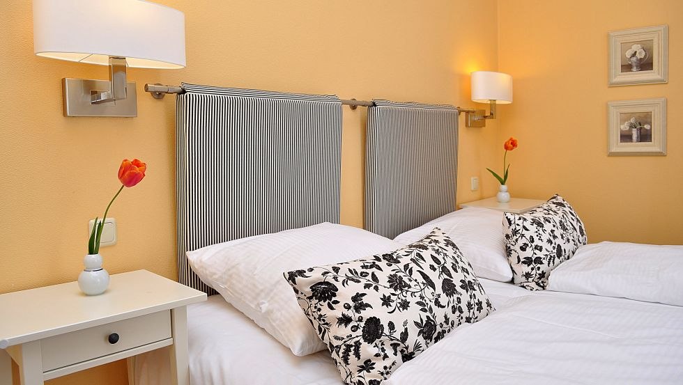 Uitzicht op de slaapkamer van de vakantiewoningen Villa Germania, © Hotel Westfalia Uitzicht op de slaapkamer van de vakantiewoningen Villa Germania, © Hotel Westfalia