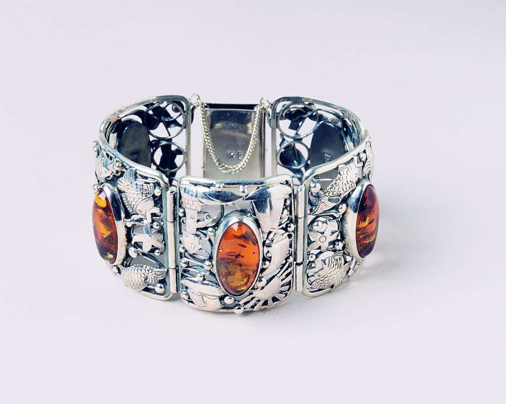 Het traditionele merk "Fischlandschmuck // © Uta Erichson Het traditionele merk "Fischlandschmuck // © Uta Erichson