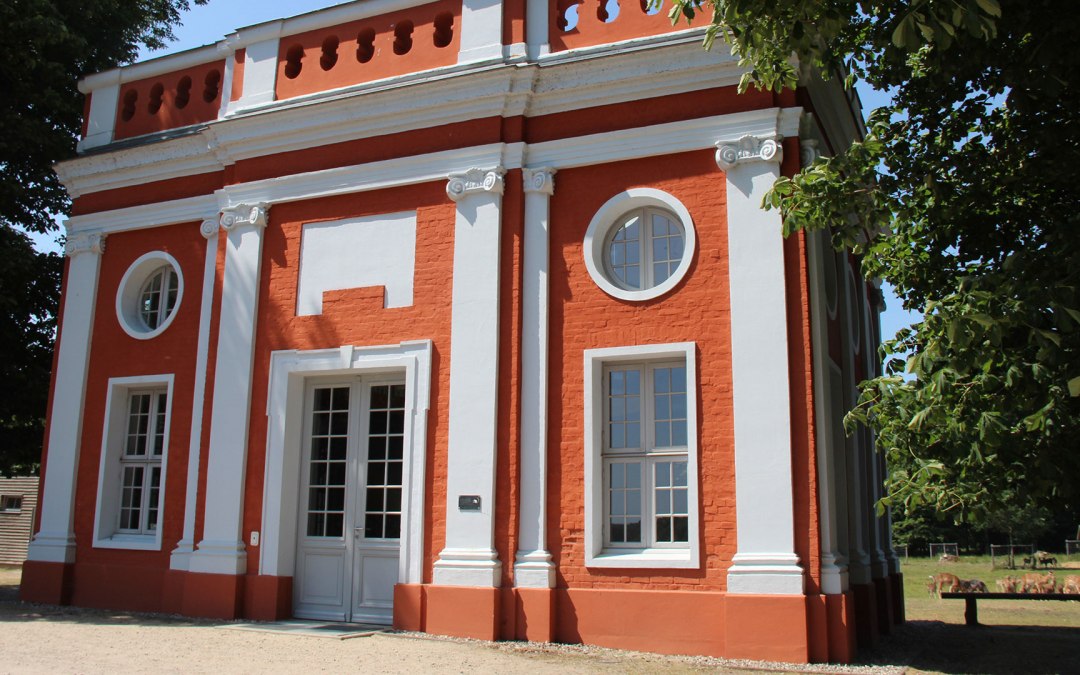 Ivenack - biało-czerwony pawilon, © Silke Voss