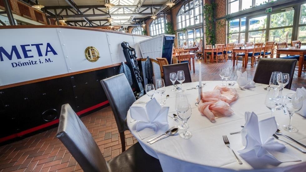 Hotel Dömitzer Hafen—Harbor Restaurant // © Hotel Dömitzer Hafen Hotel Dömitzer Hafen—Harbor Restaurant // © Hotel Dömitzer Hafen