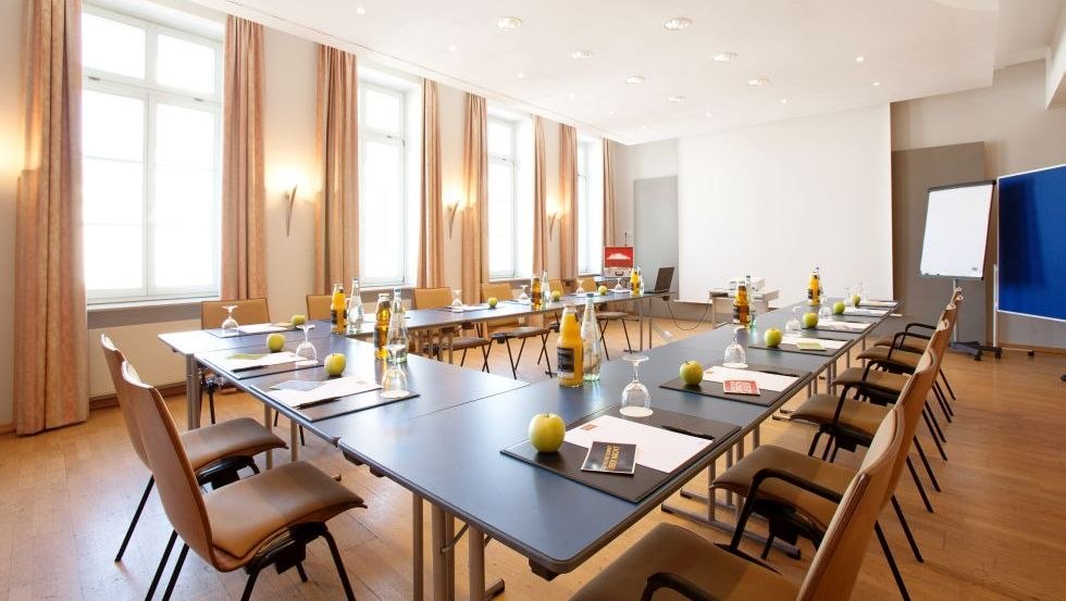 Meetings with a view of the historic market square. // &copy; arcona Management GmbH_Henrike Sch&ouml;nen