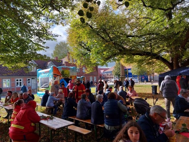 Springkussen, schminken, knutselen, dansvoorstellingen, muzikale bijdragen, © Niehus / Stadt Zarrentin