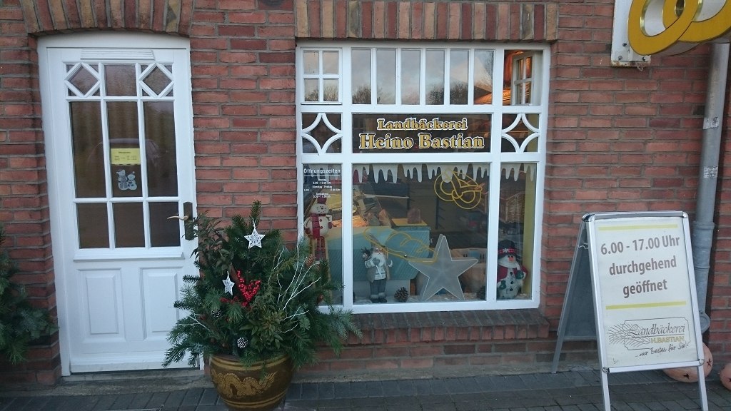 Our store in Groß Roge with café // © Landbäckerei Heino Bastian Our store in Groß Roge with café // © Landbäckerei Heino Bastian