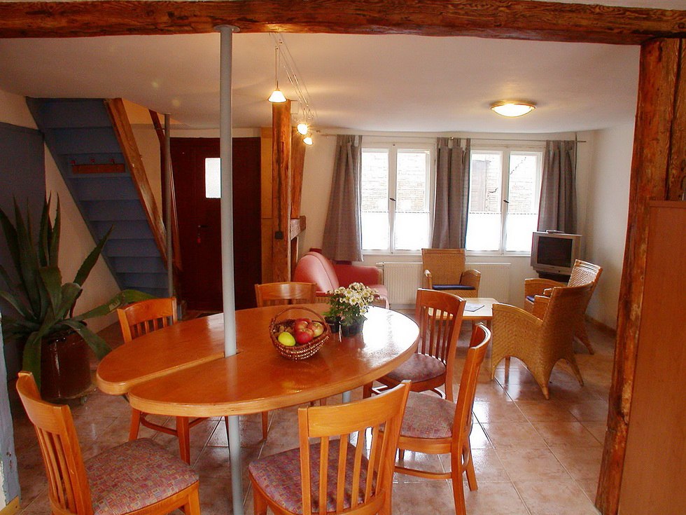 The vacation home for 6 people has a cozy eat-in kitchen // &copy; Michael Kirsten