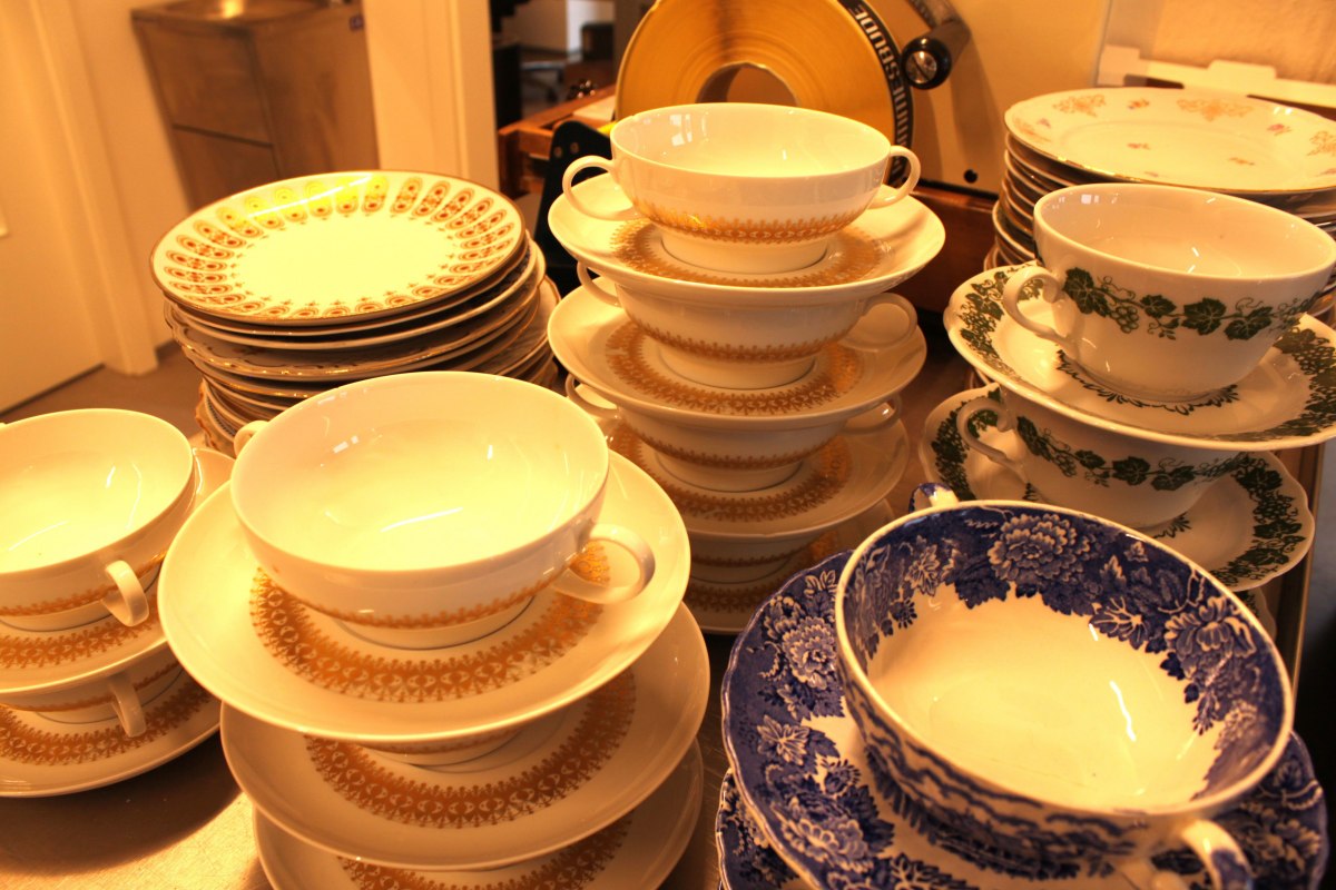 ...wciąż są tu odpryski na porcelanie // © pommes-bude.com ...wciąż są tu odpryski na porcelanie // © pommes-bude.com