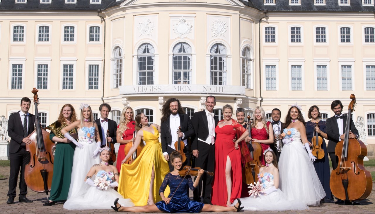 Group picture Strauss Revue, © Strauss Revue