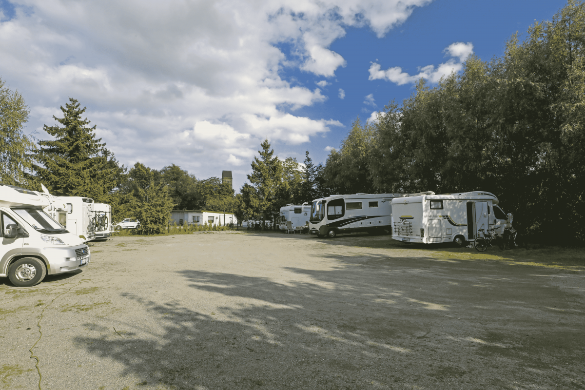 Caravans on the pitch // &copy; MV-T/Gohlke