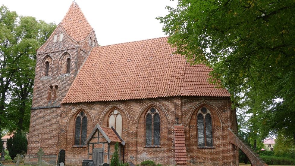 Kościół wiejski Dorf Mecklenburg Frontal, © Tourismusverein Schweriner Seenland, Brigitte Bullerjahn