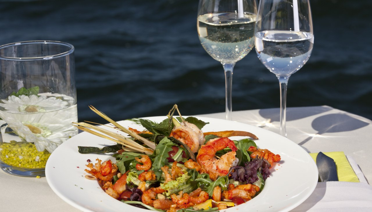 Kolacja przy świecach na molo, &copy; Mirko Runge