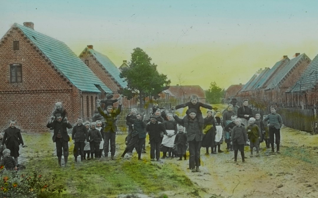Kinderjaren in het dorp aan het begin van de 20e eeuw, © Freilichtmuseum für Volkskunde Schwerin-Mueß