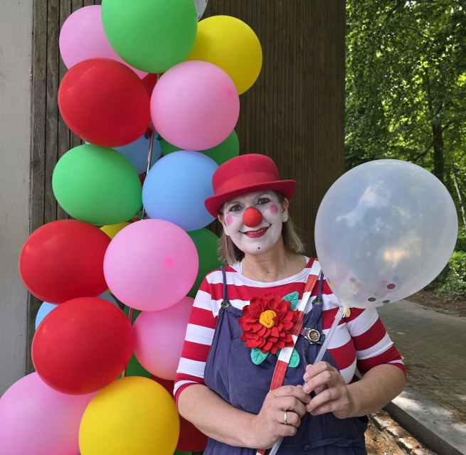 &copy; Clownin Viola 2025_CS.jpg